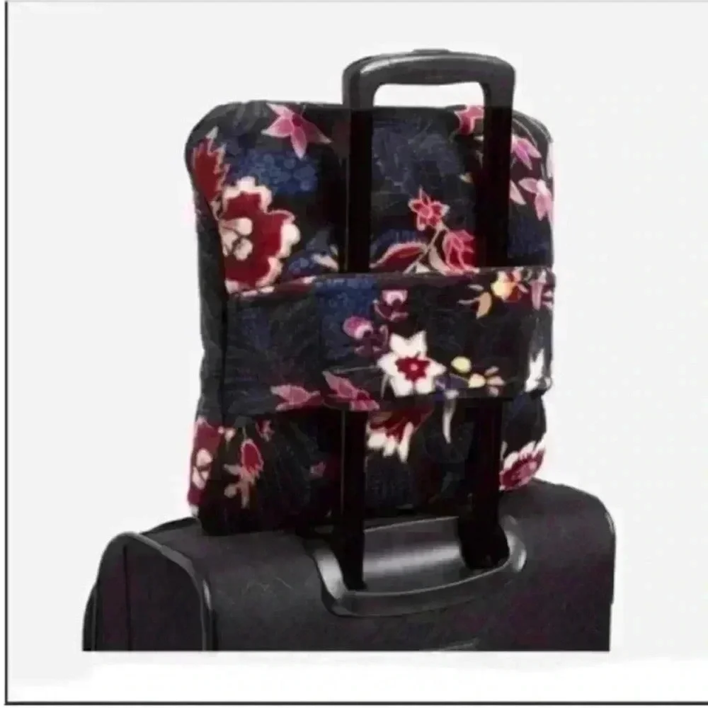 Vera Bradley Plush TravelBlanket in Fleece in Mini Flower Dot Lavender Frost NWT